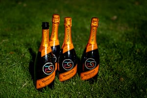 Read more about the article Custom prosecco bottles for FlightShows